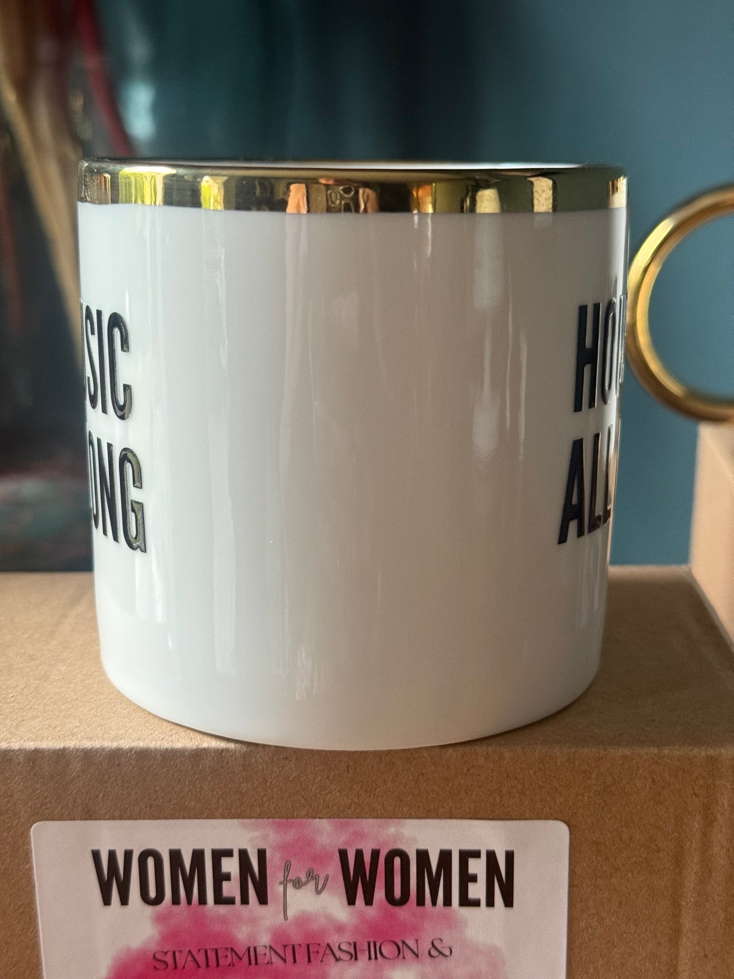 „The House Edit“ weisser Kaffee- bzw. Teebecher mit goldenem Rand