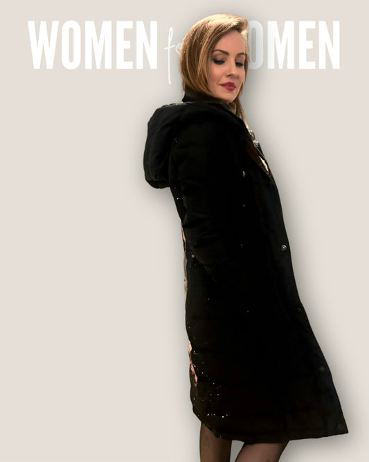 Langer Daunenmantel im Graffiti Stil in Gr. S