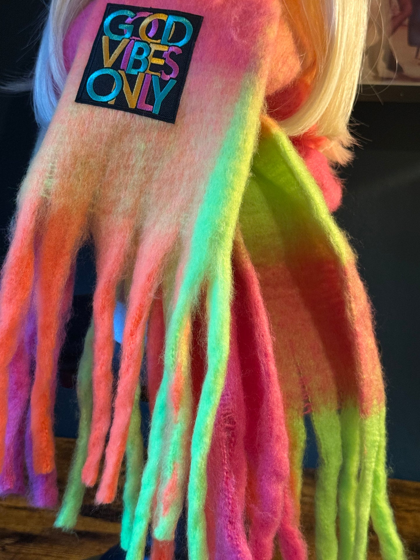 Good Vibes Only – Neon Schal 🌈