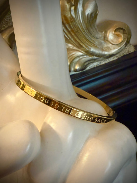Goldfarbener Armreif „To the moon and back“ aus Stainless Steel