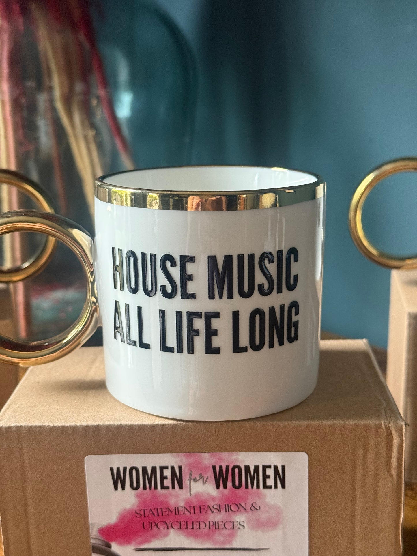 „The House Edit“ weisser Kaffee- bzw. Teebecher mit goldenem Rand
