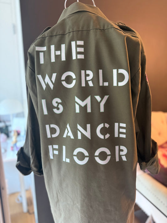 „The world is my dance floor“ – ein Shirt für alle, die das Leben tanzen