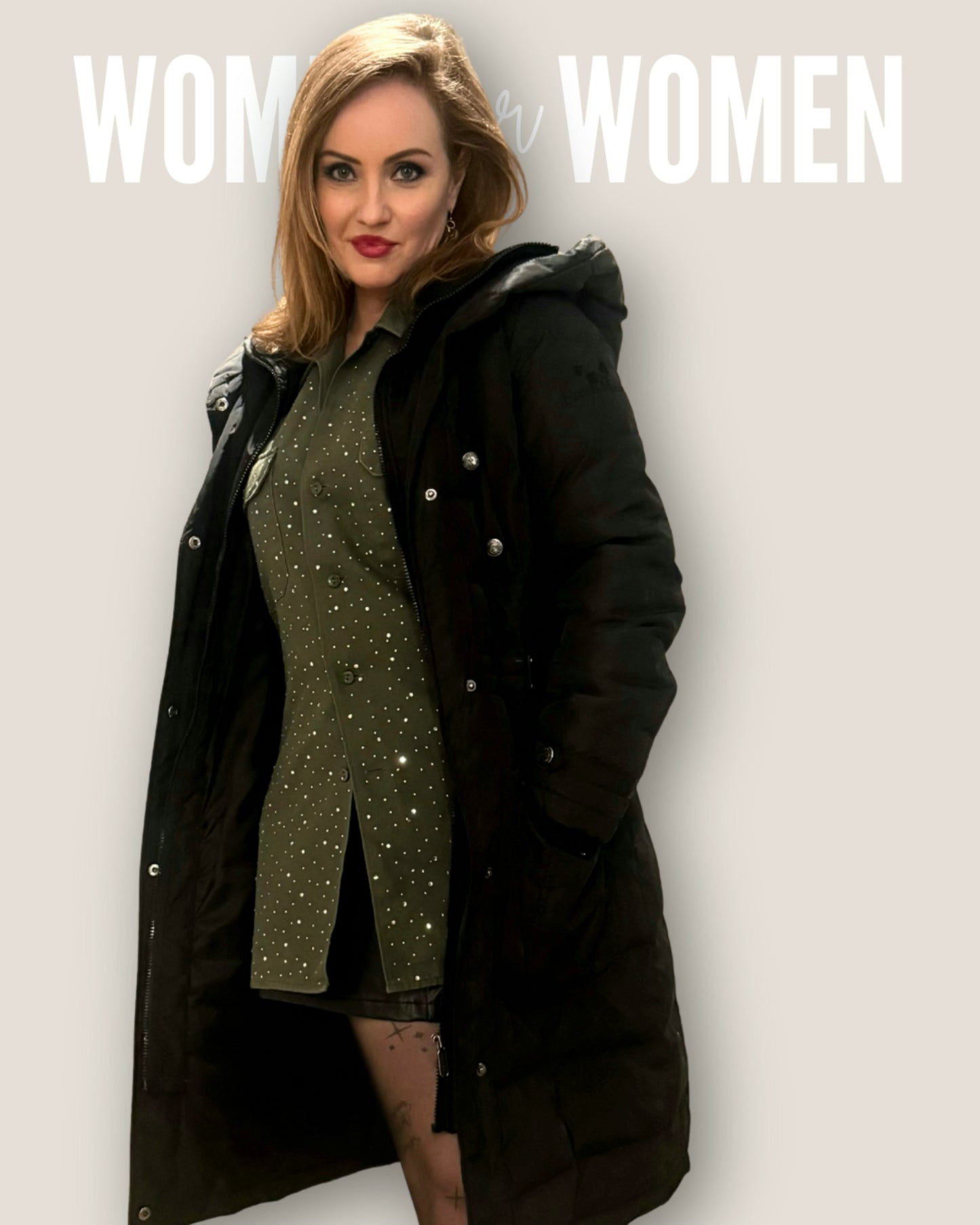 Langer Daunenmantel im Graffiti Stil in Gr. S