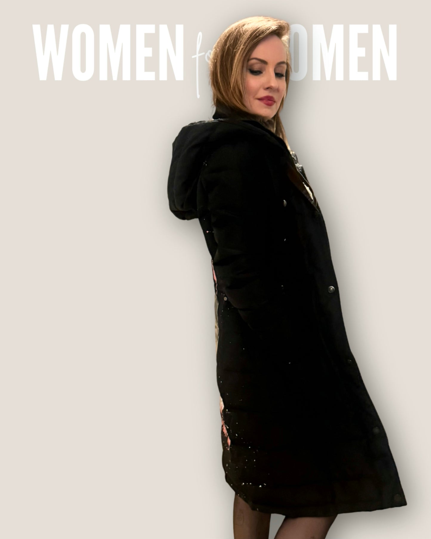 Langer Daunenmantel im Graffiti Stil in Gr. S