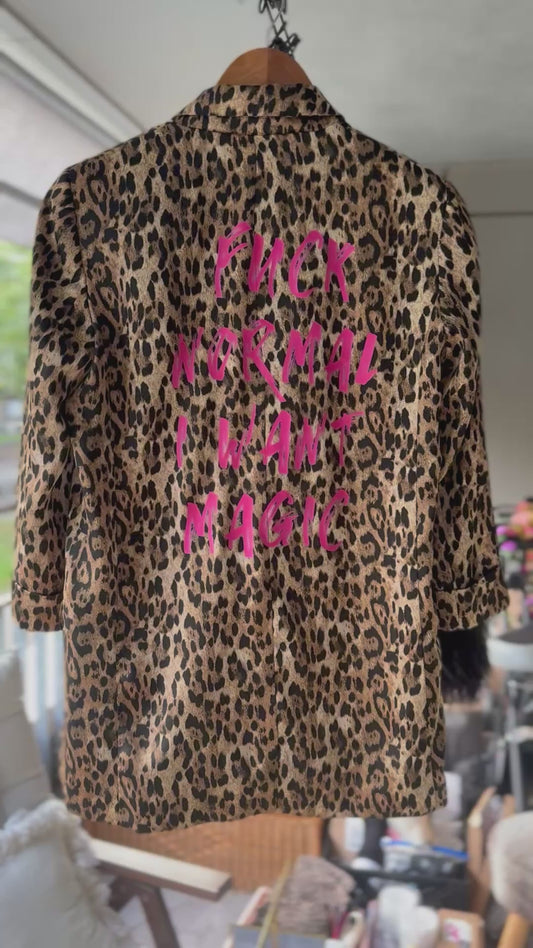 Vintage Satin-Blazer mit Leo-Muster „F⚡️ck normal I want magic“